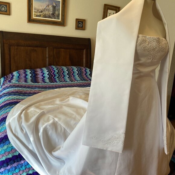 5) Wedding Gown: Holy Elegance - Picture 1 of 10